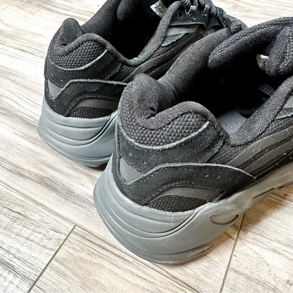 Adidas Yeezy Boost 700 V2 Vanta 9 - Picture 9 of 12